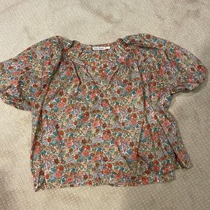 Cute balloon sleeve top.